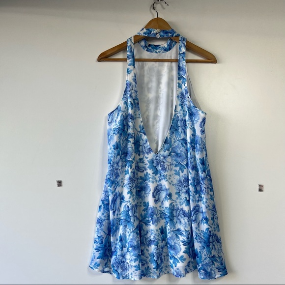 Show me your mumu v-right back sleeveless floral halter mini dress - Picture 6 of 9